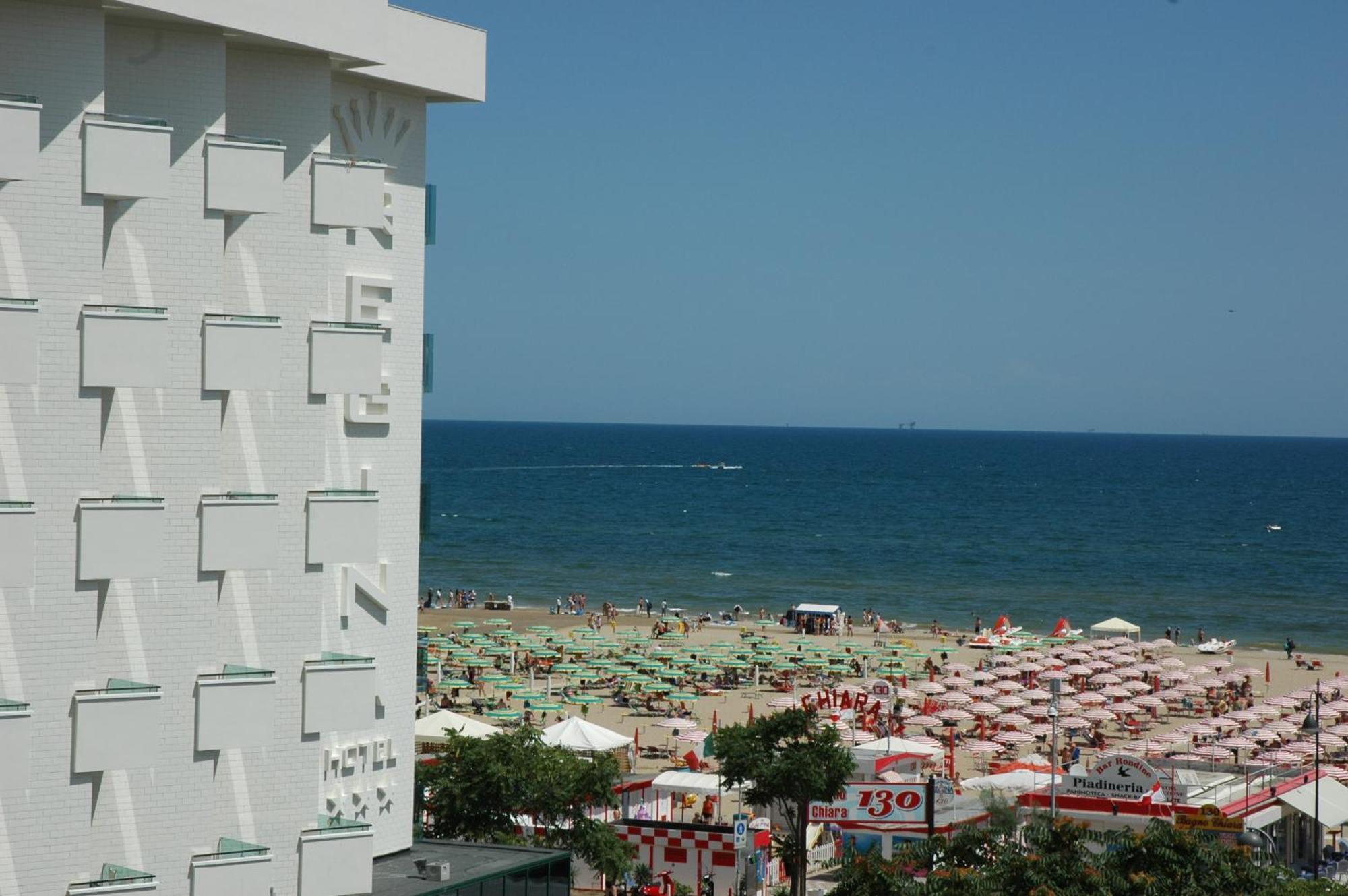 Hotel Regina Fronte Mare Rimini Extérieur photo