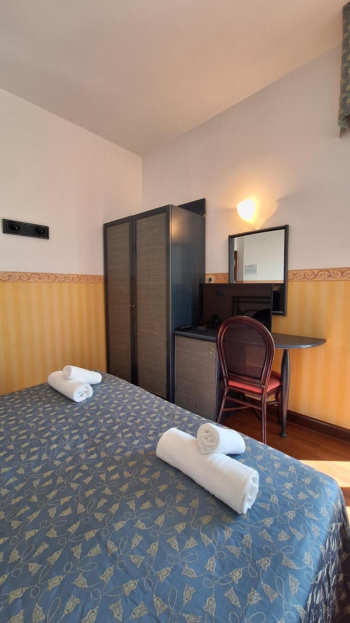 Hotel Regina Fronte Mare Rimini Extérieur photo