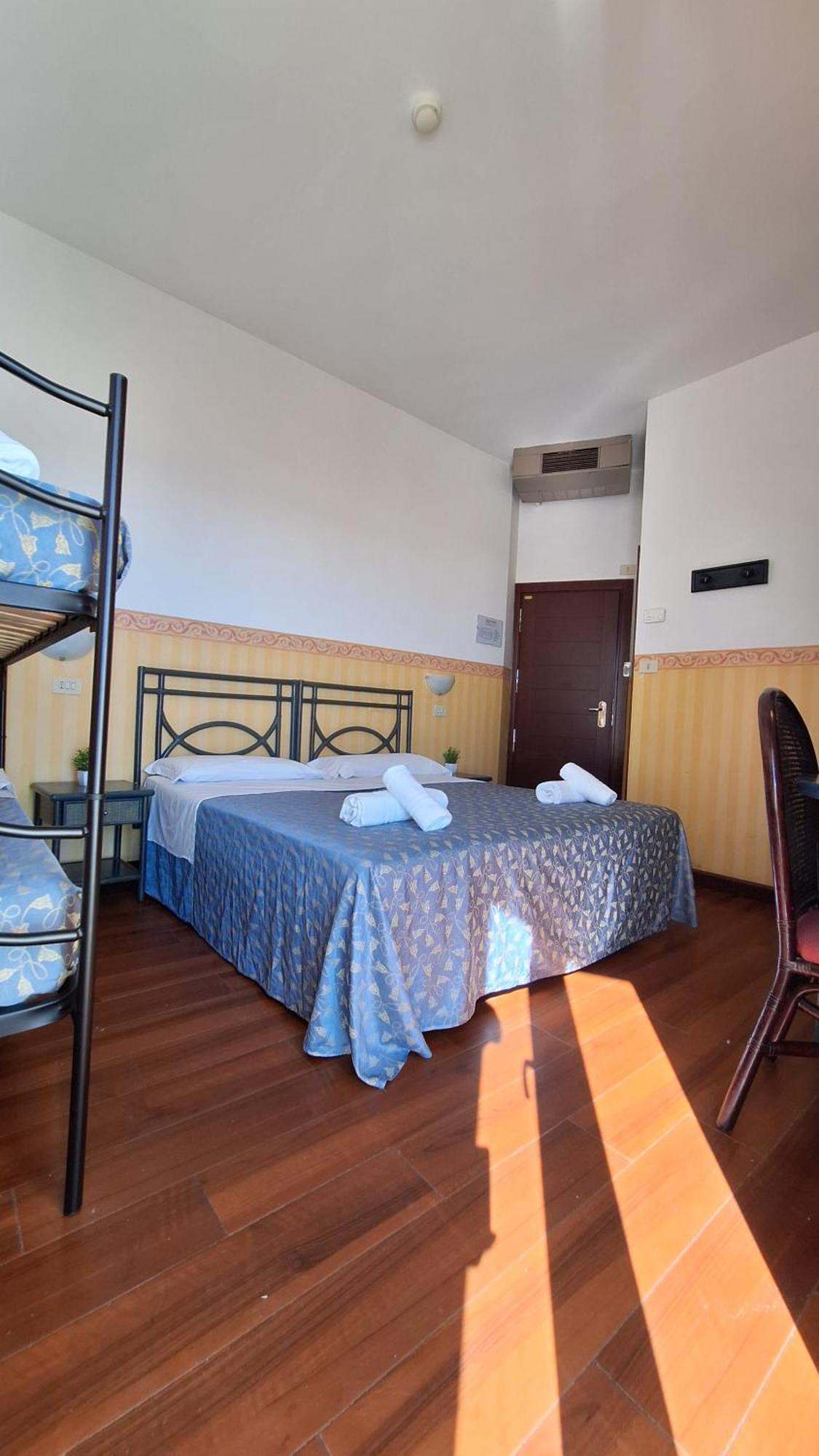 Hotel Regina Fronte Mare Rimini Extérieur photo