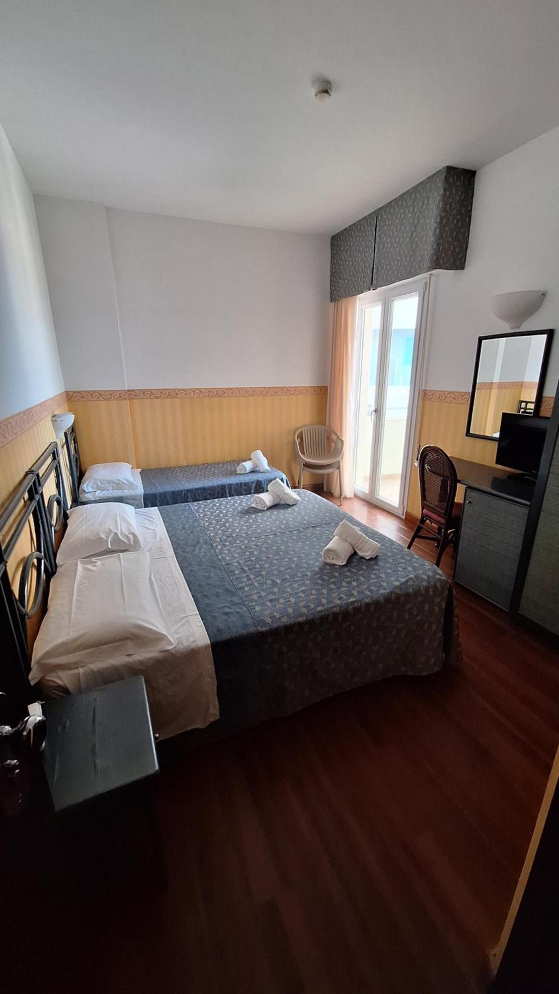 Hotel Regina Fronte Mare Rimini Extérieur photo