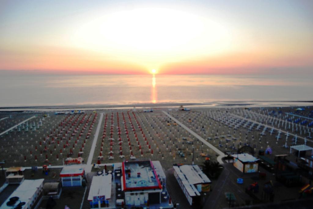 Hotel Regina Fronte Mare Rimini Extérieur photo
